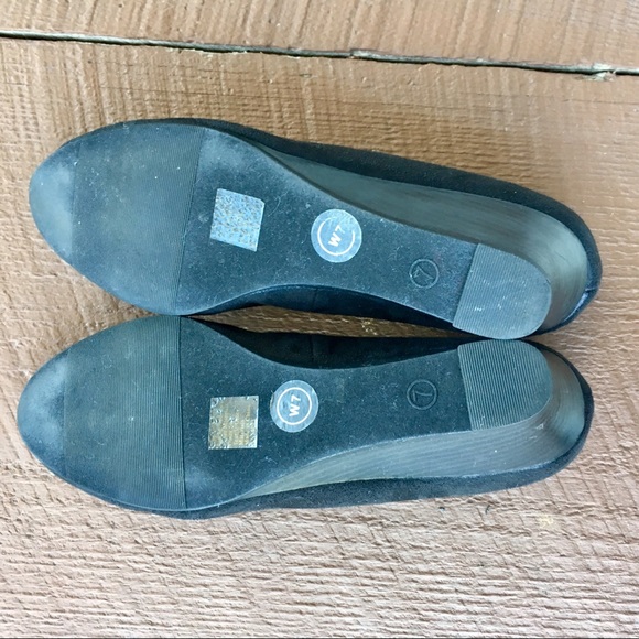 GAP black wedge heels size 7 with cutouts and bow - Picture 5 of 8